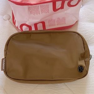 NWT Lululemon Everywhere Belt Bag, Burnt Caramel NEW COLOR! Great for Fall! 🍂